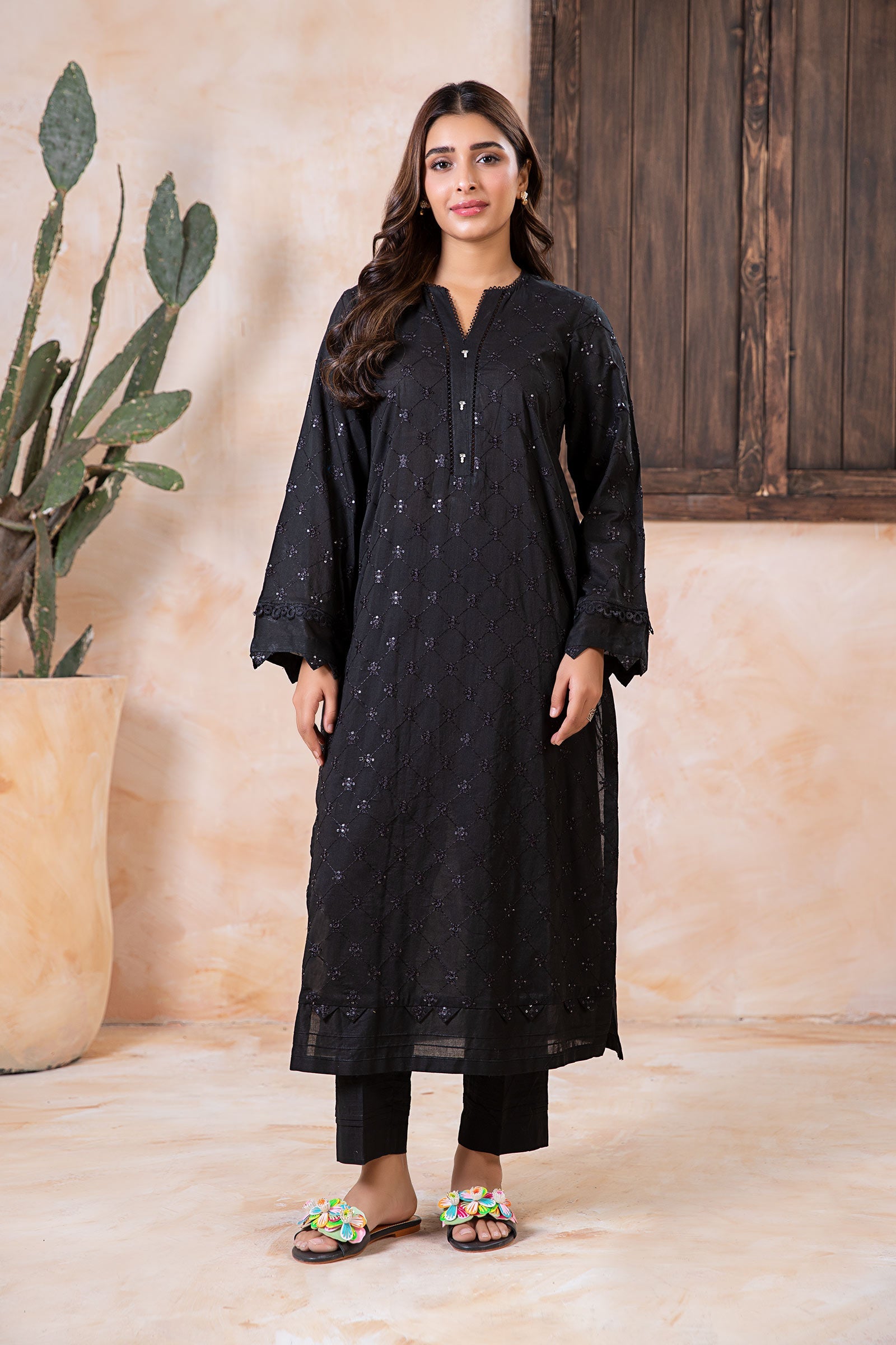 Meeral Pret Embroidered Lawn 2 Piece Suit COR-010