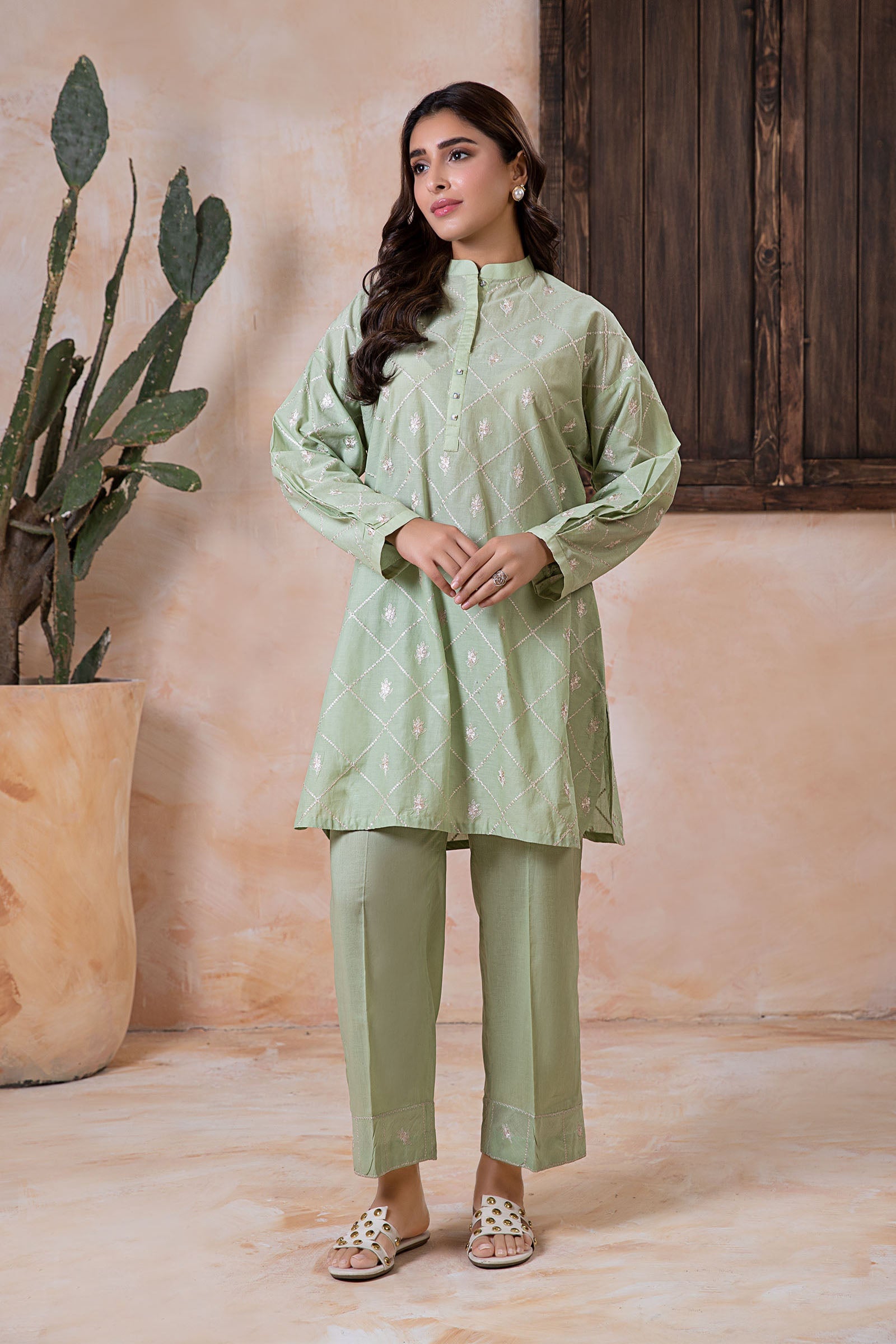Meeral Pret Embroidered Lawn 2 Piece Suit COR-002
