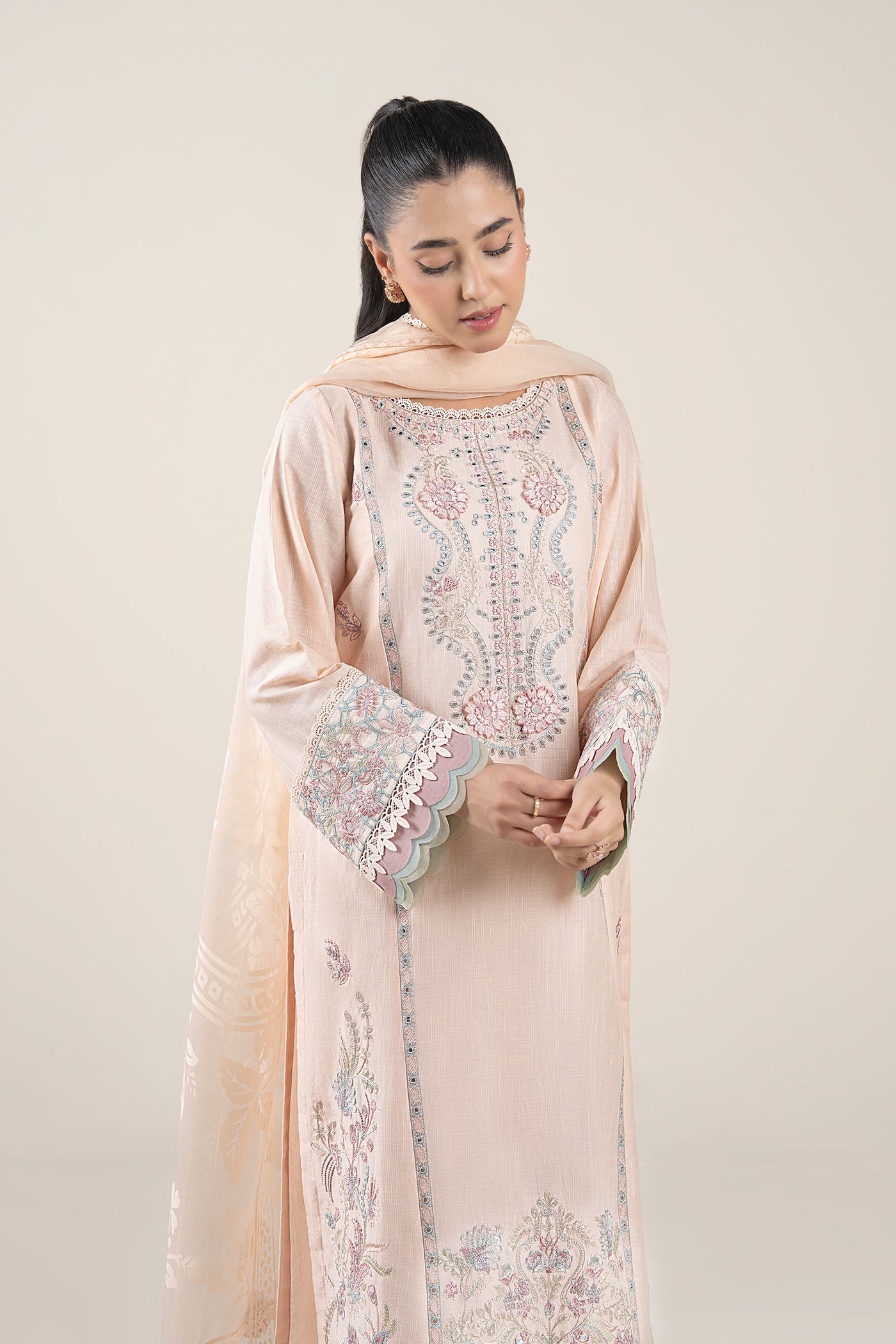 3 Pc Embroidered Slub Lawn Suit