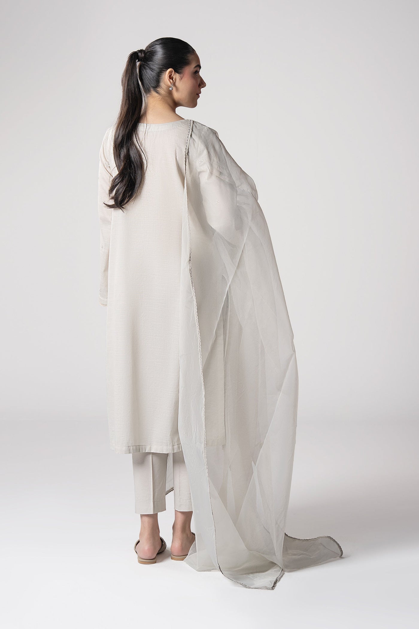 3 Pc Embroidered Slub Lawn Suit
