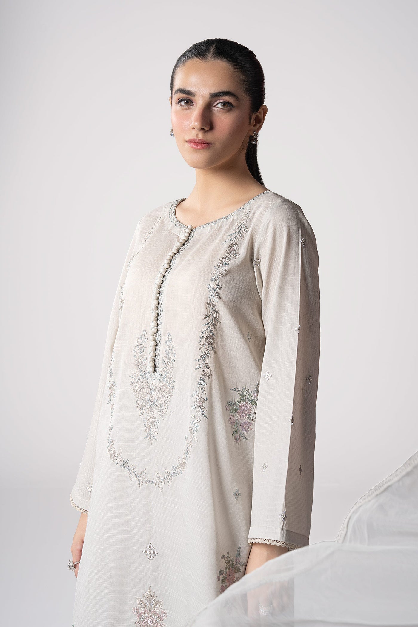3 Pc Embroidered Slub Lawn Suit