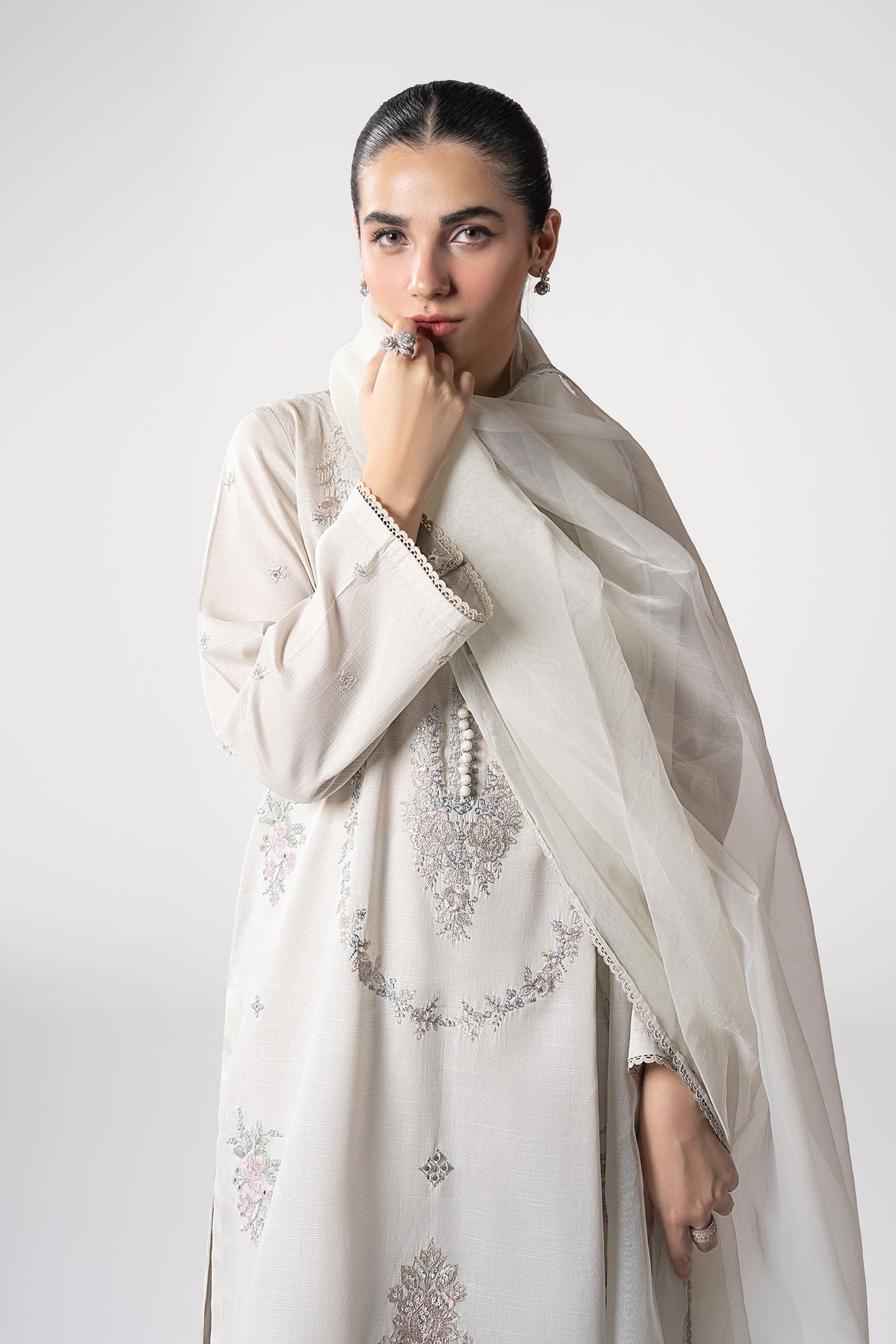 3 Pc Embroidered Slub Lawn Suit