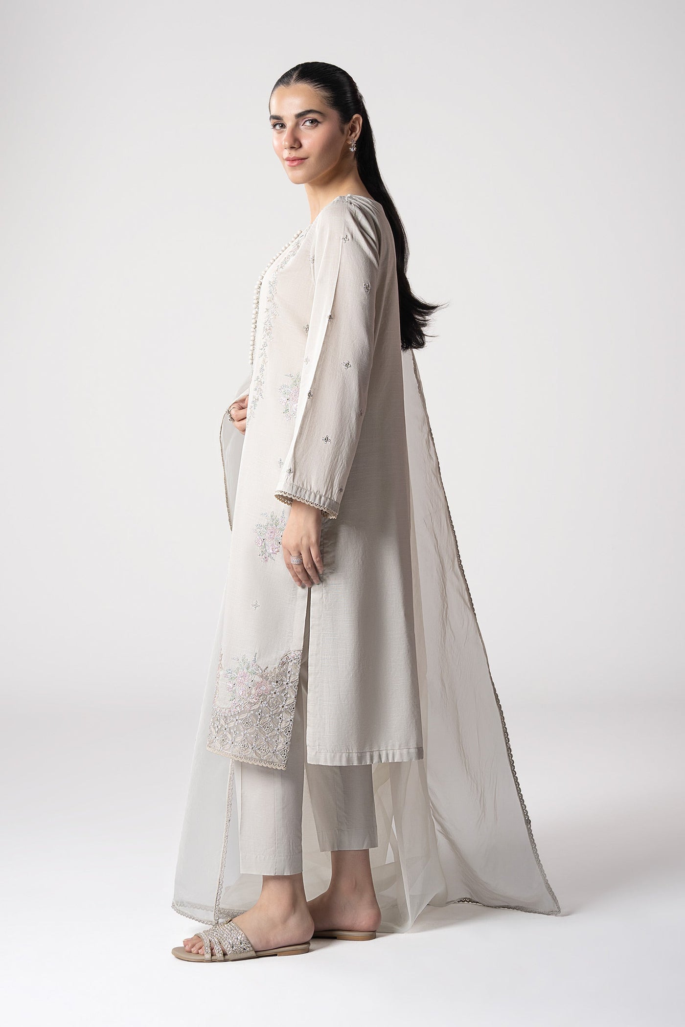 3 Pc Embroidered Slub Lawn Suit