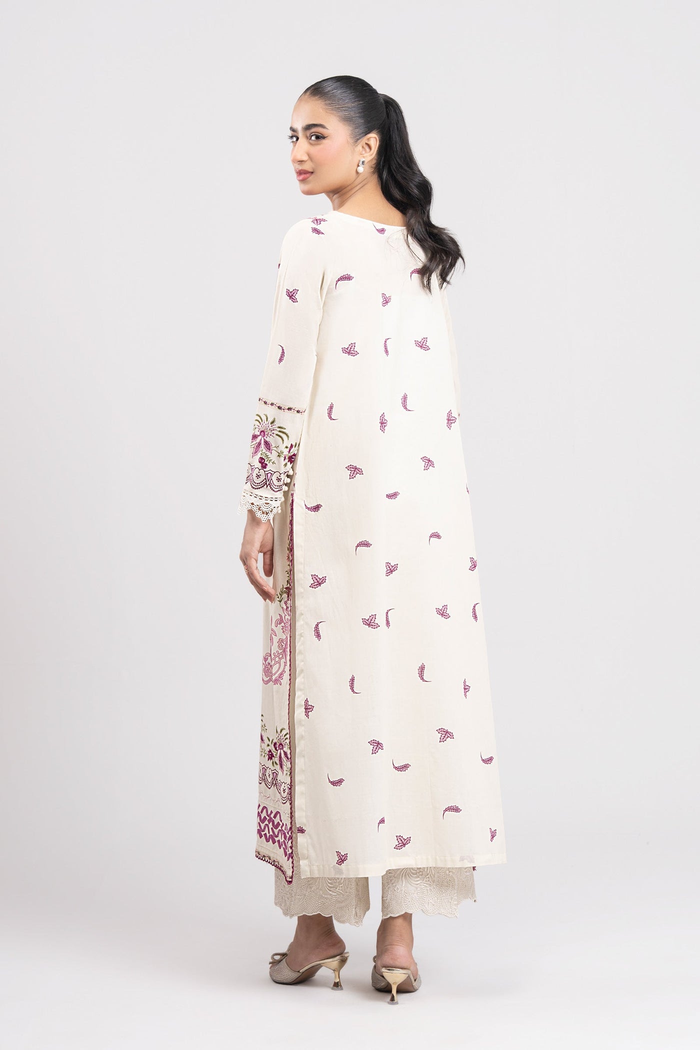 2 Pc Embroidered Slub Lawn Suit