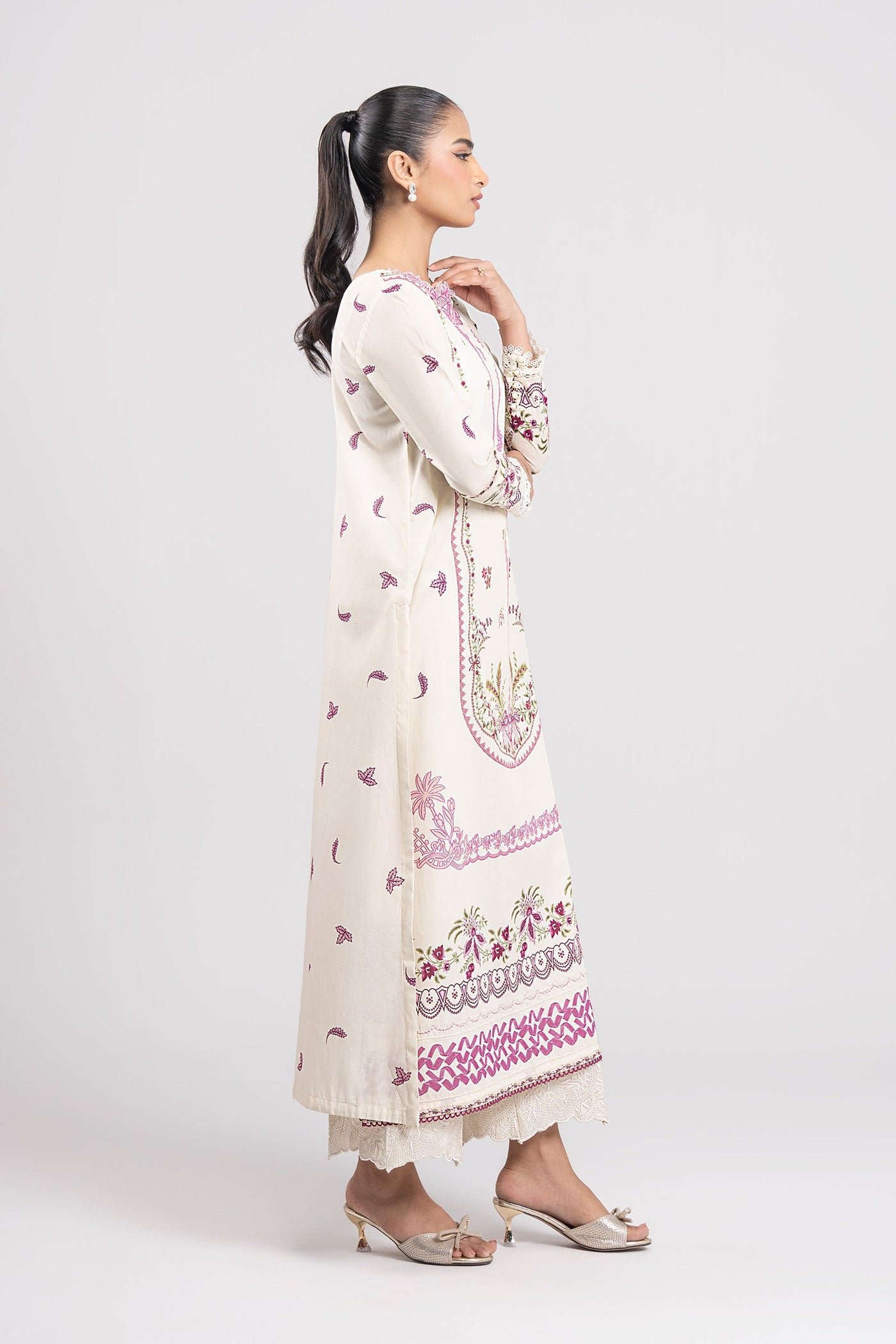 2 Pc Embroidered Slub Lawn Suit