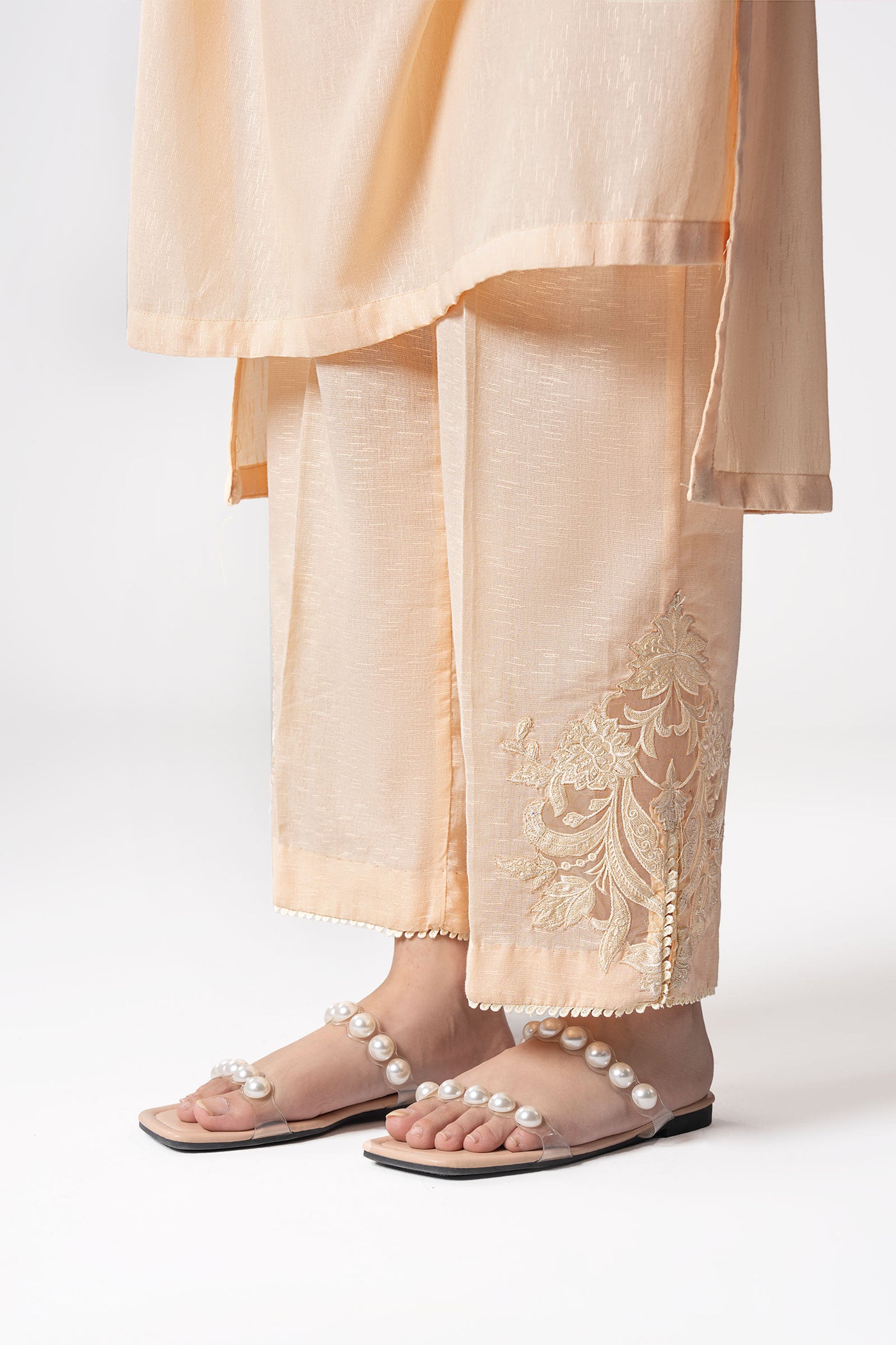 2 Pc Embroidered Karandi Suit