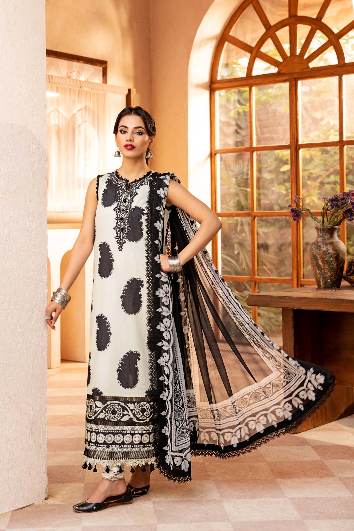 3 Pc Unstitched Embroidered Slub Lawn Suit | MB-CUS25-911B