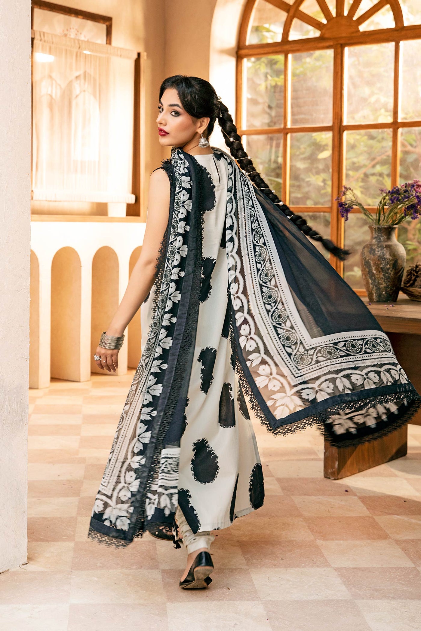 3 Pc Unstitched Embroidered Slub Lawn Suit | MB-CUS25-911B