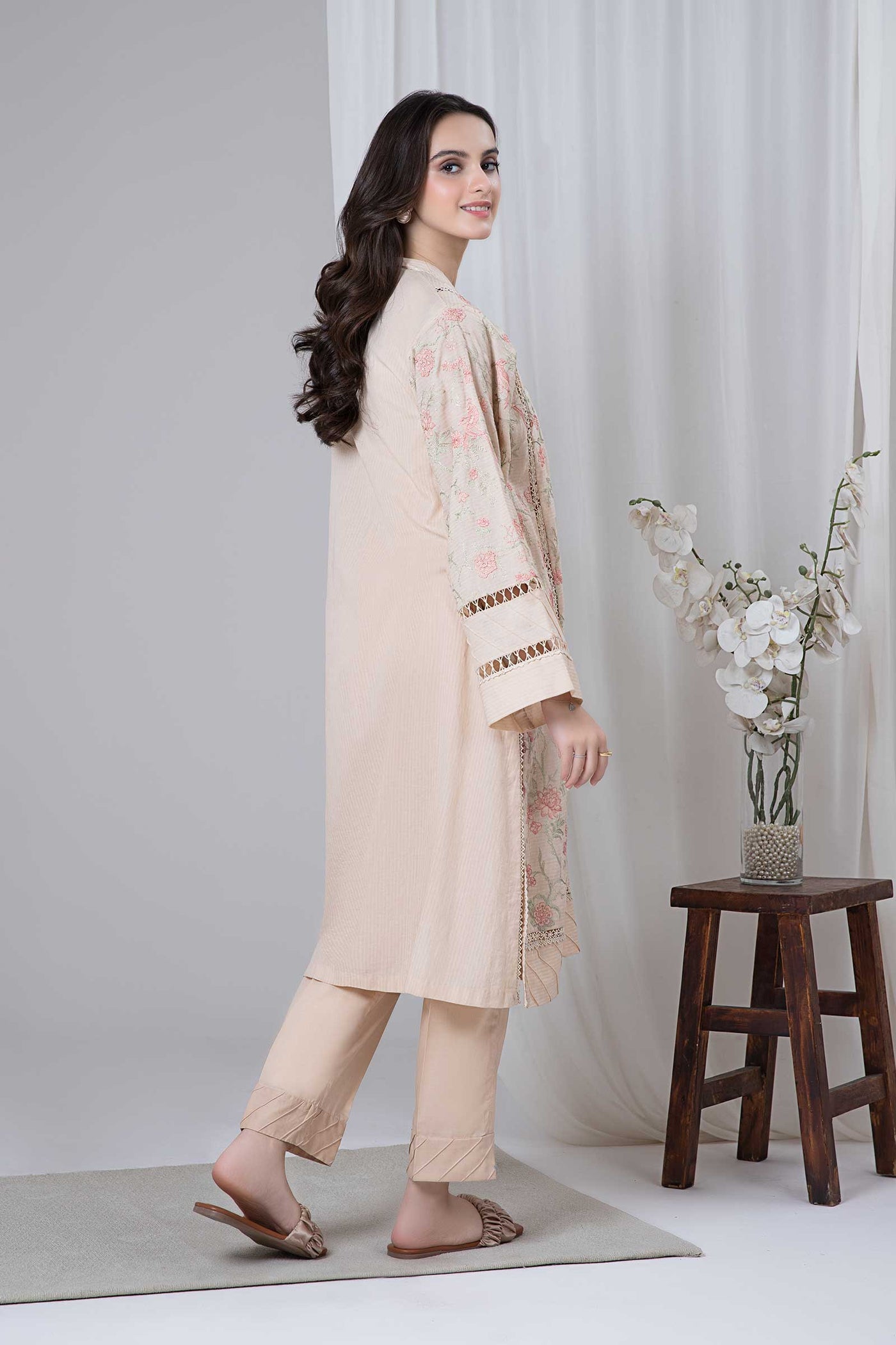 Embroidered Lawn Kurta