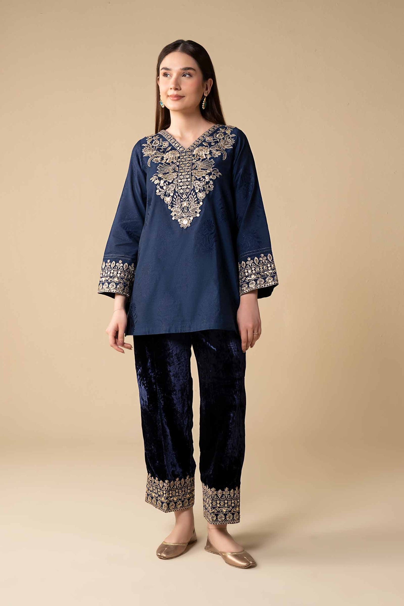 2 Pc Embroidered Jacquard Silk Suit