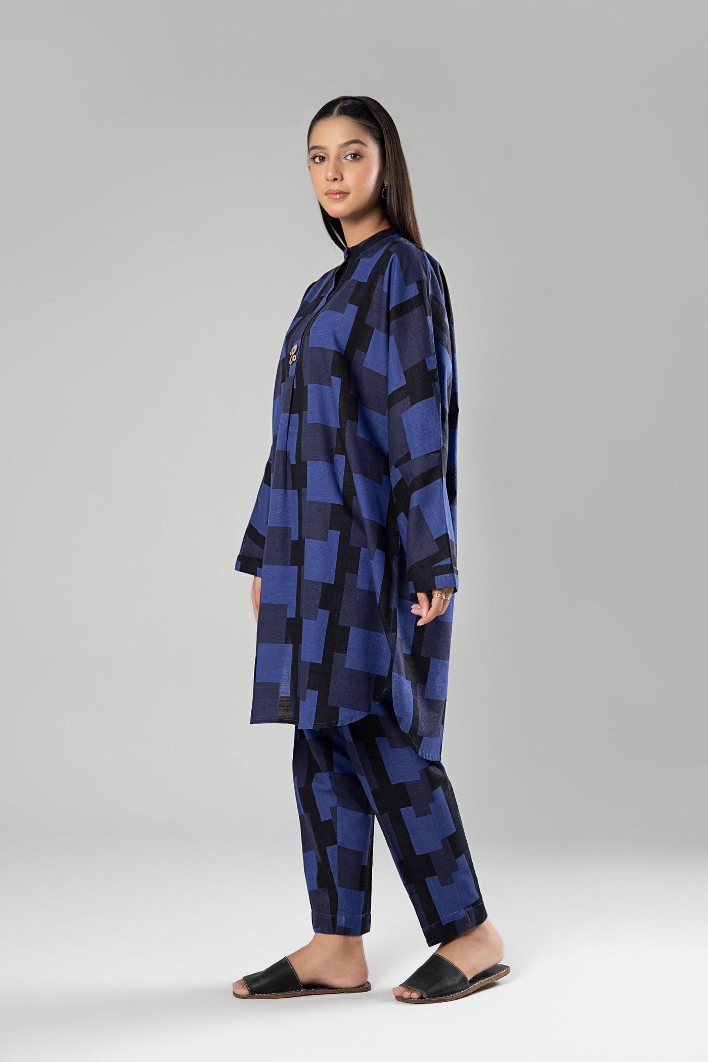 2 Pc Printed Khaddar Suit