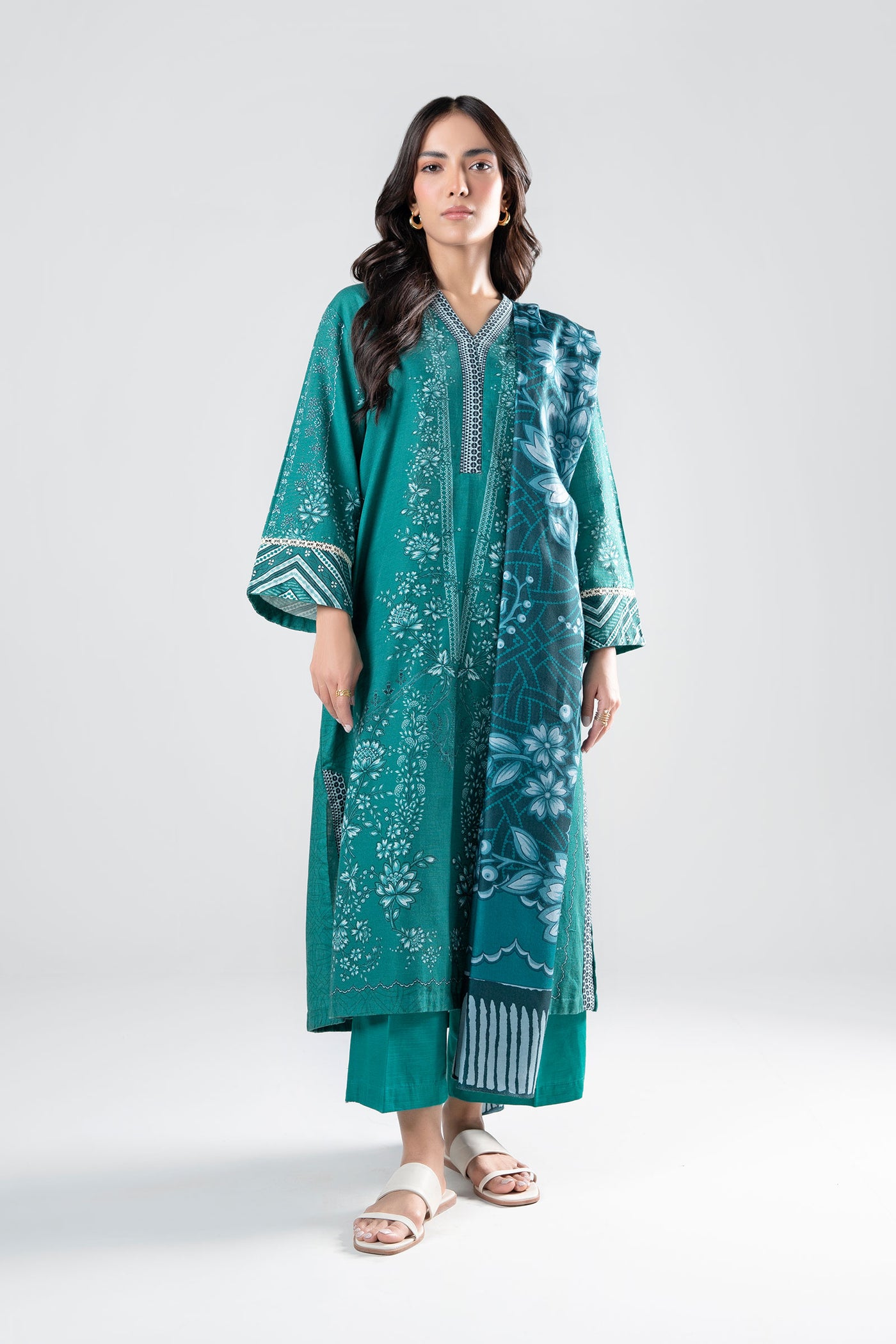 3 Pc Printed Khaddar Suit