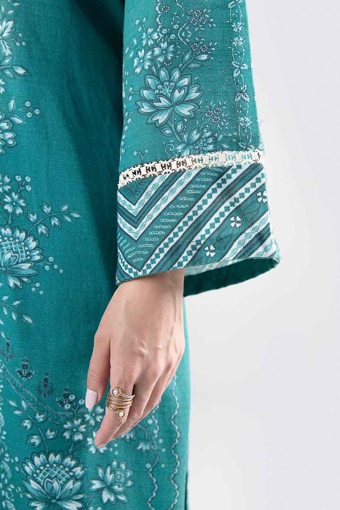 3 Pc Printed Khaddar Suit