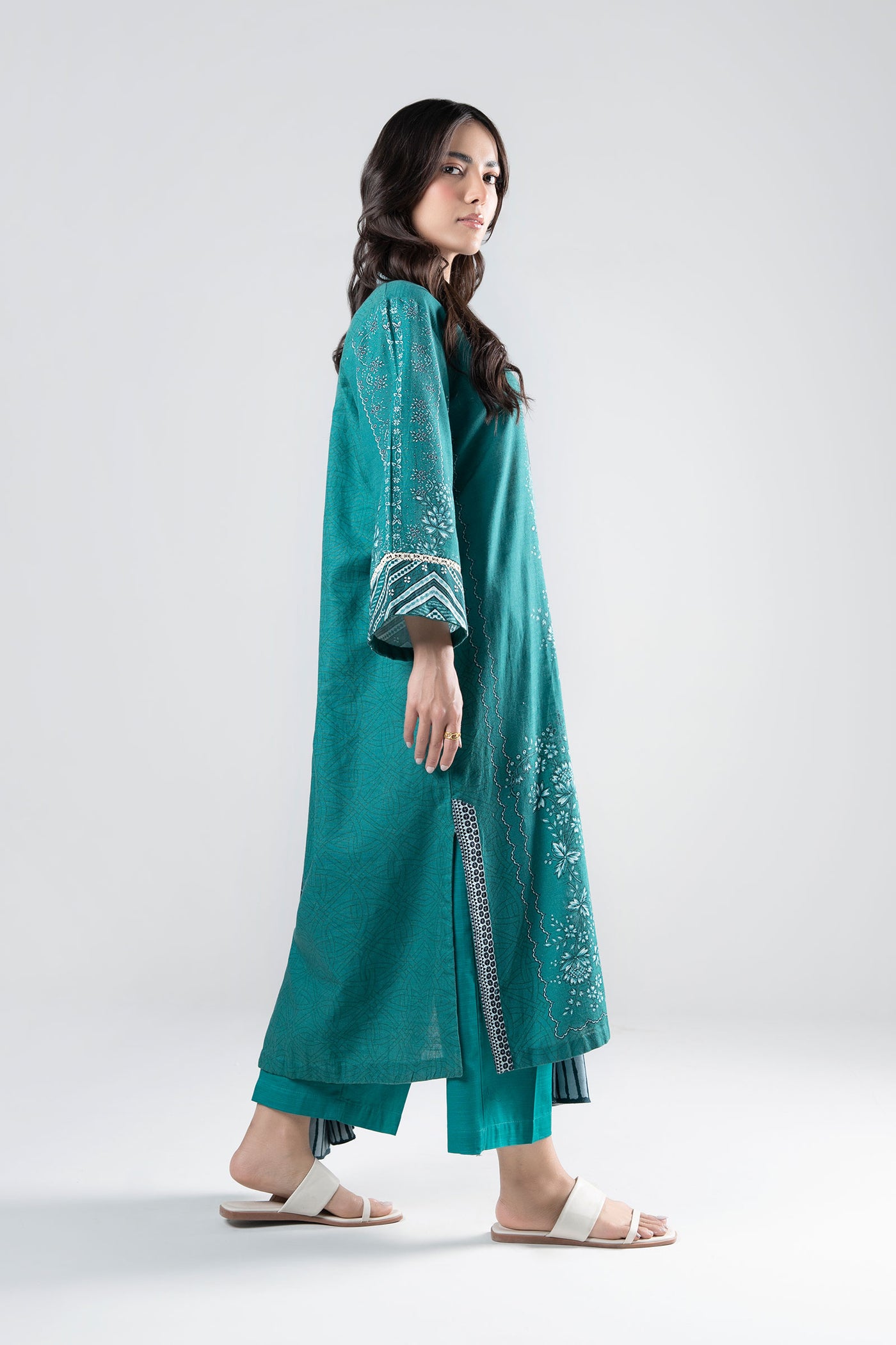 3 Pc Printed Khaddar Suit