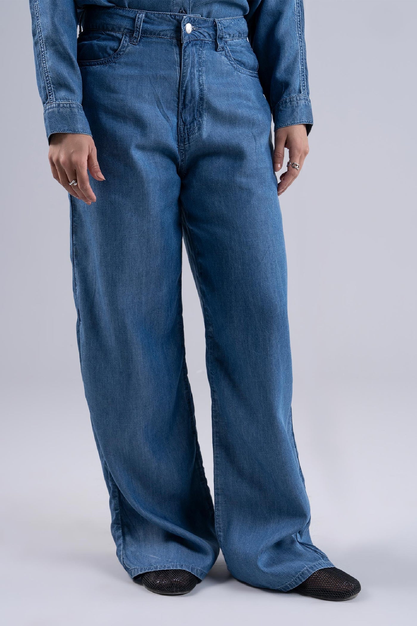 Wide-Leg Jeans